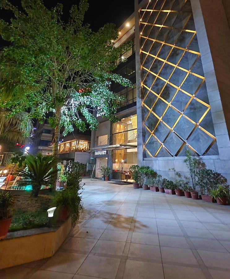 Tgv Hotel Ahmadabad Zewnętrze zdjęcie